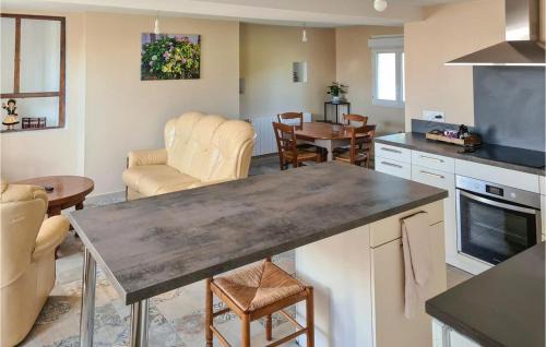 Saint-Vincent-la-Chatre House | Cozy Home In Saint-Vincent-La-Châtr