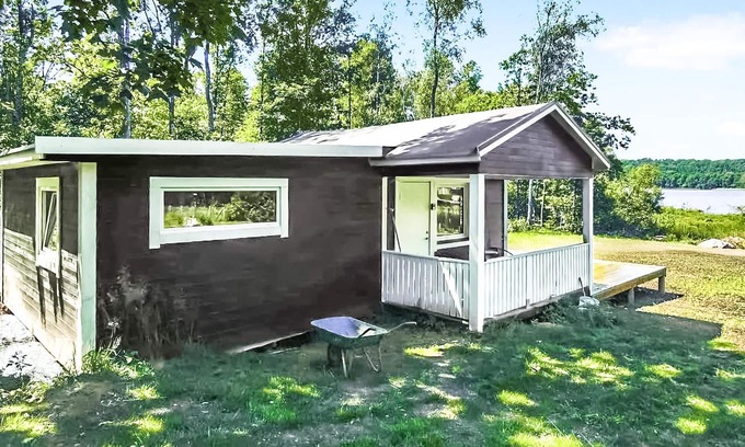 Asarum House | Cozy home in Asarum with lake view