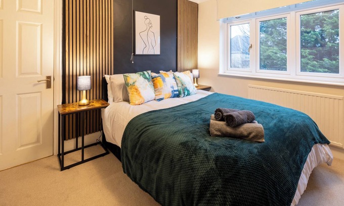 Staple Hill House | Cozy home in Bristol,Contractors, Relocation, Families, Parking, WIFI,SMARTTV