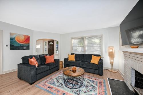 Lyndhurst House | Cozy Home in Cleveland - Lyndhurst w ac