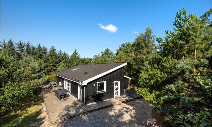 Øster Melholt House | Cozy Home In Hals With Sauna