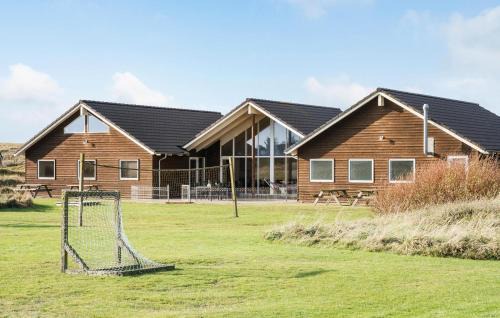 Vrist Strand House | Cozy Home In Harboøre With Kitchen