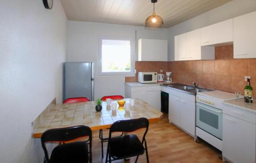 Lablachere House | Cozy Home In Lablachère With Swimming Pool