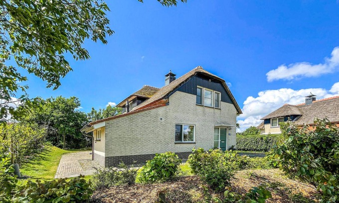 Makkum House | Cozy home in Makkum with kitchen