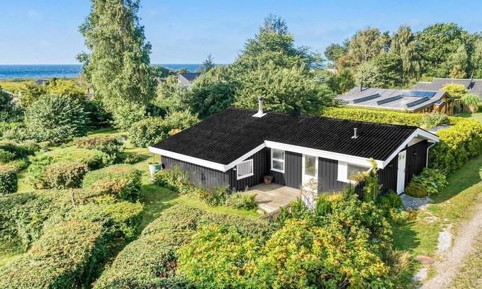 Nysted House | Cozy home in Nysted with house sea view