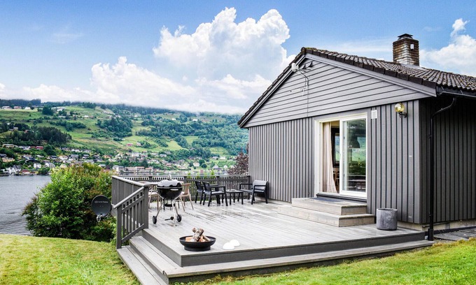 Ulvik House | Cozy home in Ulvik with WiFi