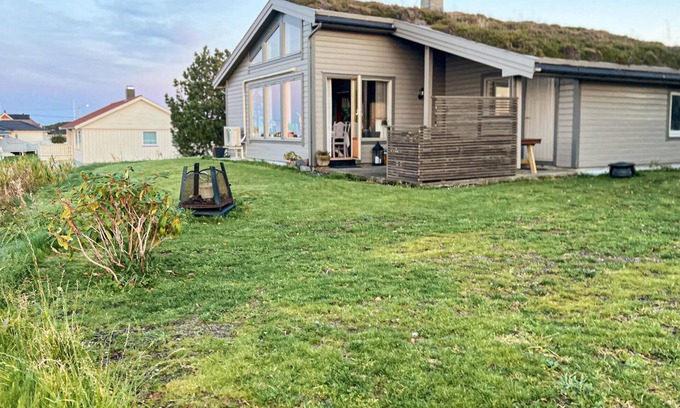 Gjengstoa House | Cozy home in Vevang with sauna