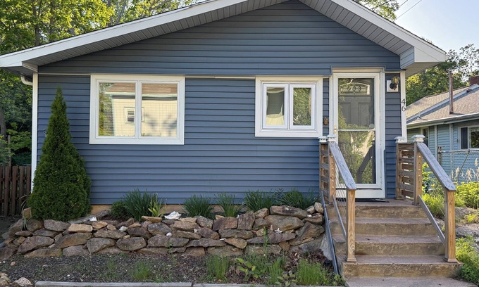 Momauguin House | Cozy Home Near New Haven