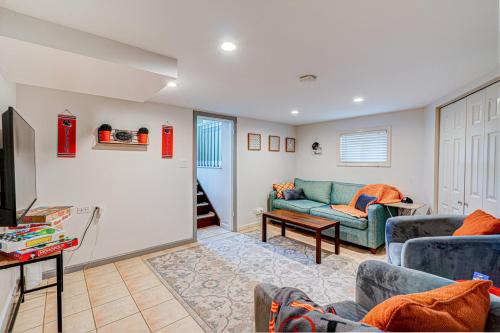 Highland Hills House | Cozy Home Sleeps 10 Lombard Chicago Suburb