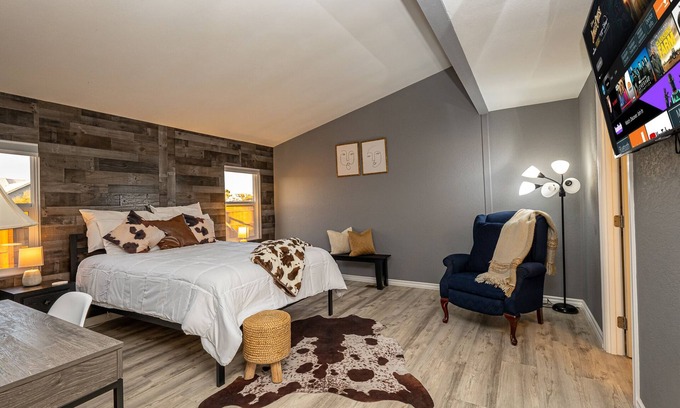 Sunridge Estates House | π
Cozy Home with Stunning Views, Near Laughlin