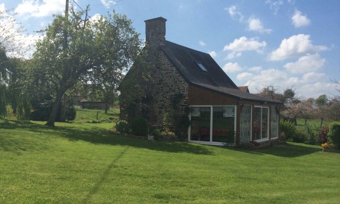 Cerisy-Belle-Etoile Cottage | Cozy house in Cerisy-Belle-Étoile, pets allowed, WIFI, countryside view