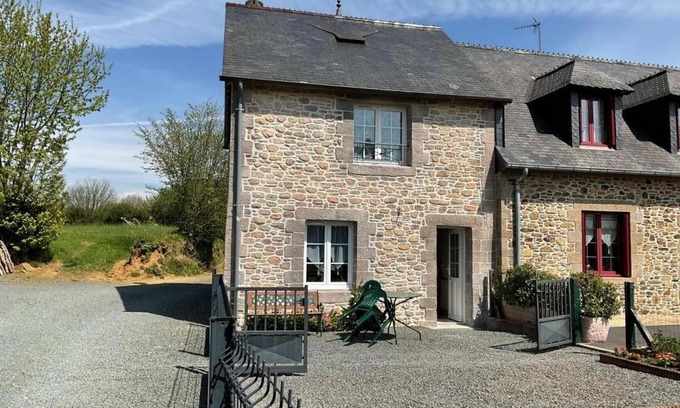 Gratot Cottage | Cozy house in Gratot, up to 4 pers, with fireplace and terrace