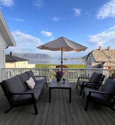 Giske Apartment | Cozy house with sea view