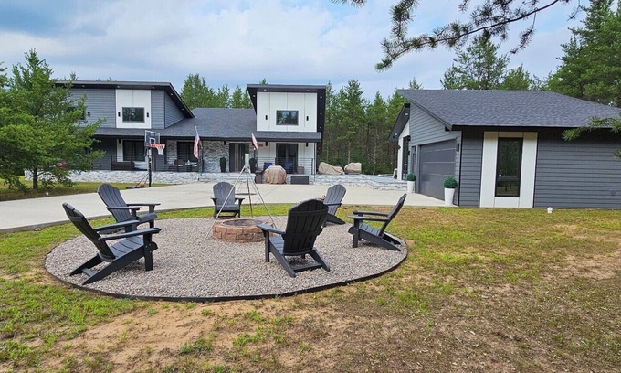 Necedah House | Cozy in Necedah: Peaceful Home Near Nature & Adventure!