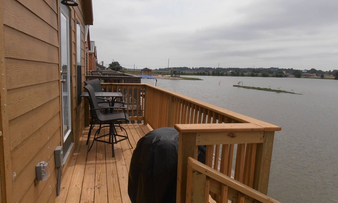 Willis Cabin | Cozy Lake House located on Lake Conroe. Fish from the porch!