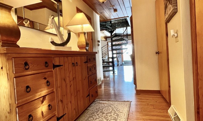 Poynette House | Cozy lake house with a hot-tub!