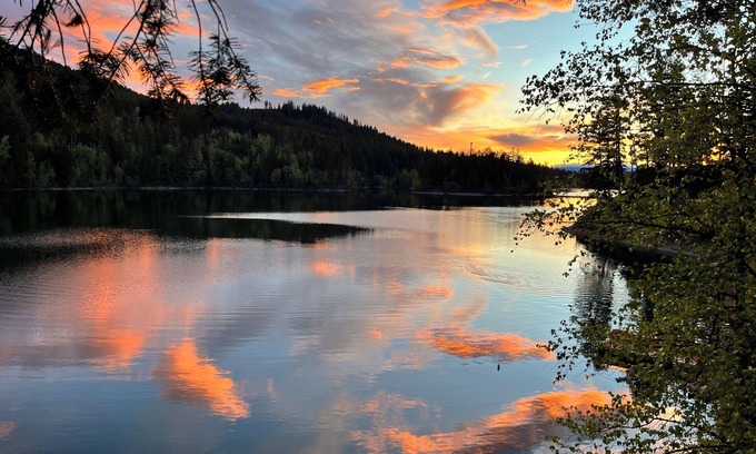 Kamloops Cabin | Cozy Lakefront Cabin Retreat