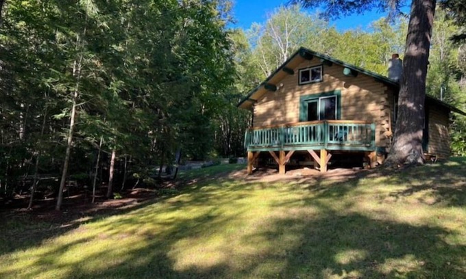 Sherman Station Cabin | Cozy Lakefront Log Cabin