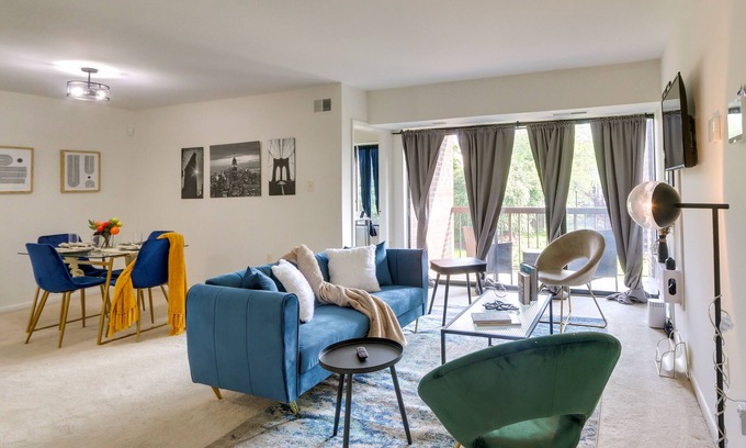 Laurel Condo | Cozy Laurel Condo w/Pool Access ~ 20 Mi to DC!