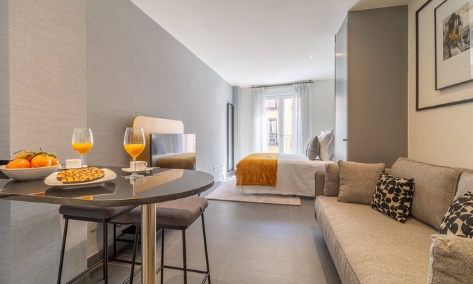 Barrio de La Latina Apartment | Cozy loft near rastro Latina (Latina Toledo III)