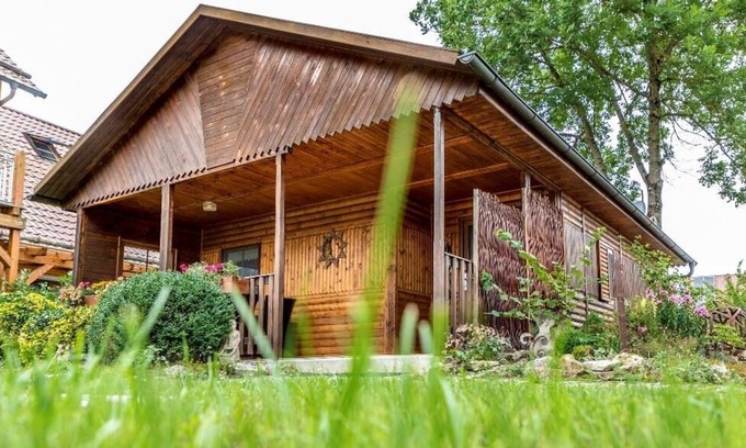 Burglengenfeld Apartment | Cozy log cabin (72 m2) with terrace and sunbathing lawn