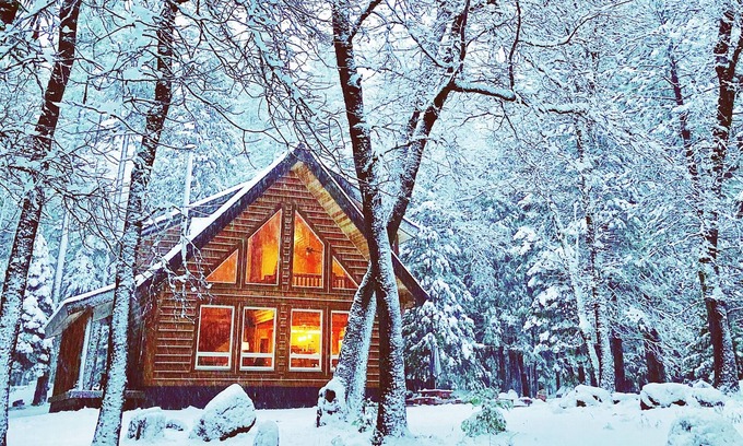 Shingletown Cabin | Cozy Log Cabin on 3 Acres Near Lassen Volcanic National Park