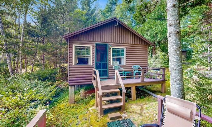 Northport Cabin | Cozy Log Cabin with Deck, Picnic Table & Breath-taking View