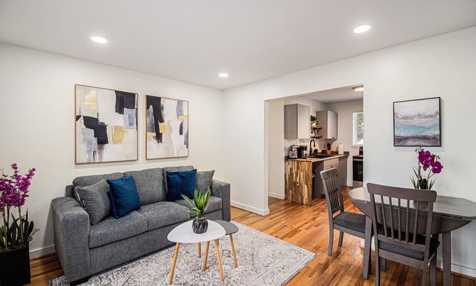 Norwood Apartment | Cozy Luxury 2BR Apartment w/Free Parking – Near Downtown Birmingham