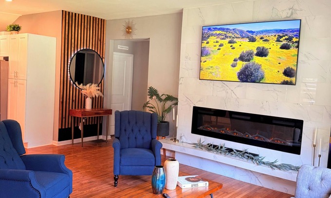 East Point House | Cozy Mid Century Modern Home w/EV Charger