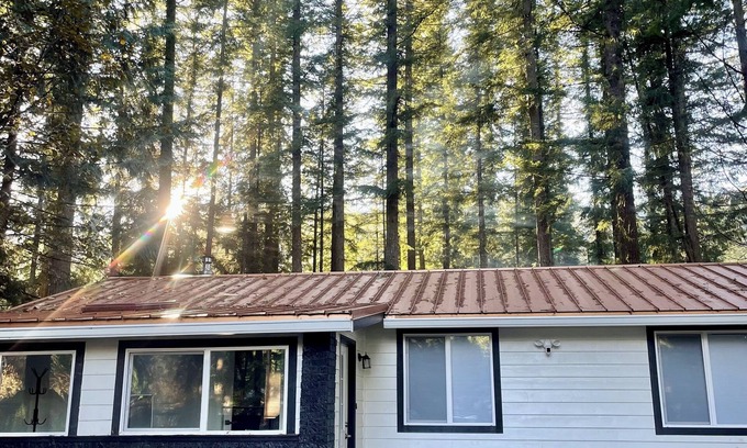 Peaceful Valley House | Cozy modern home near Mt. Baker