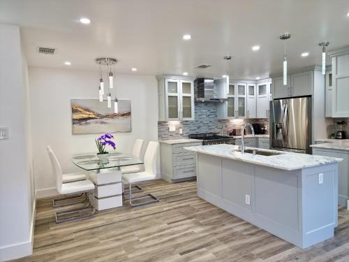 Indian Hills House | Cozy modern house - Near SXSW and other events