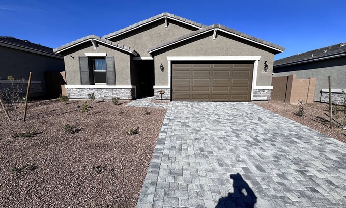 Buckeye House | Cozy & Modern single family 4 bedroom , 3 bathroom house with 2,070 square feet.