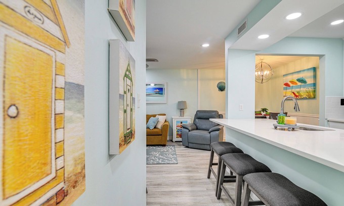 Myrtle Beach Apartment | Cozy Myrtle Beach Getaway: 1 Block to Ocean!