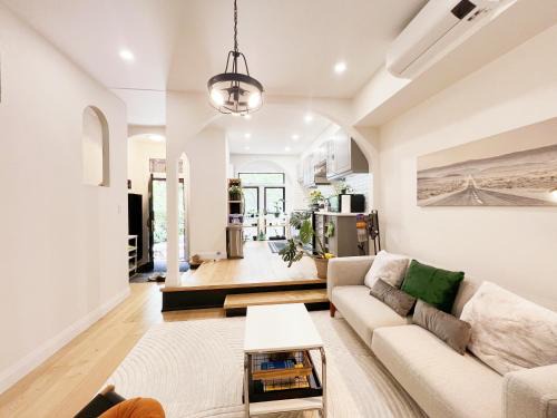 Church and Wellesley House | Cozy nice townhouse in DT Toronto near Wellesley and Jarvis