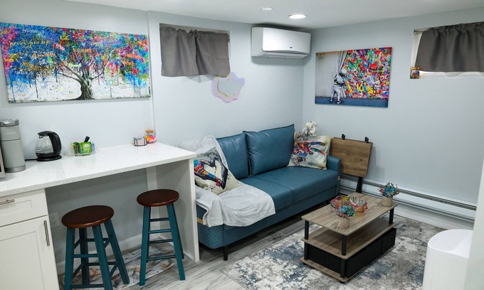 Lakeview Apartment | Cozy NYC on the Island