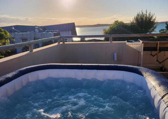 Calodyne House | Cozy pavillon with private jacuzzi on rooftop terrace - Jolly's Rock