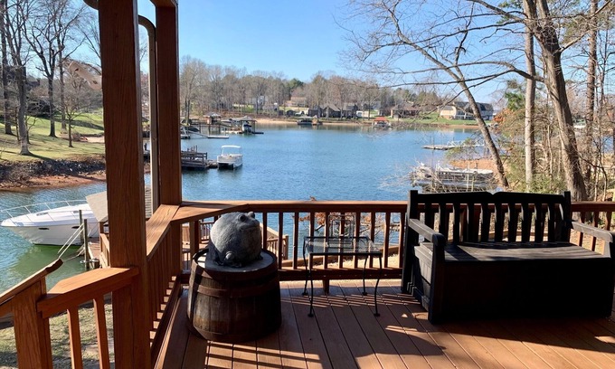 Denver House | Cozy Peaceful Lake house on Lake Norman w/boat parking Great back porch Sunsets!