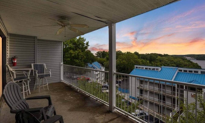 Osage Beach Condo | Cozy Pet-Friendly Condo w/Pool