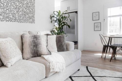 Corridor Apartment | Cozy Private Home, 10-min From DT, Beach & Parks