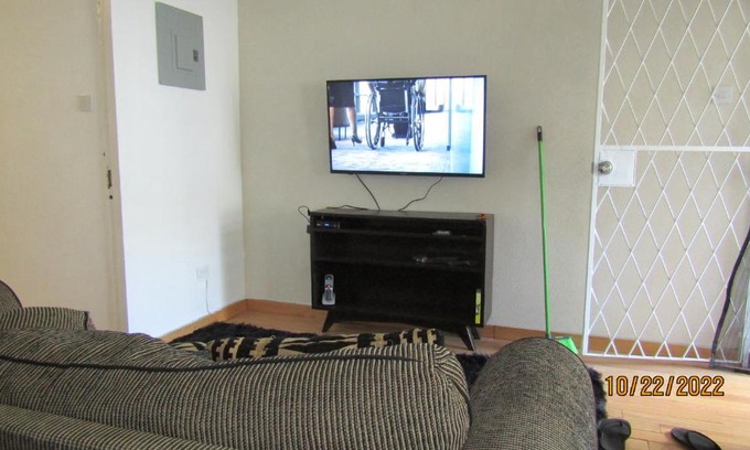 Blue Waters Apartment | Cozy, quiet 1 bedroom 2A near Beach near US Embassy