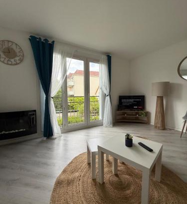 Arpajon Apartment | Cozy, quiet and bright studio