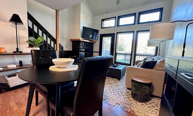 Davis House | Cozy, Quiet, Couples or Singles Mountain Retreat in Beautiful Canaan Valley!