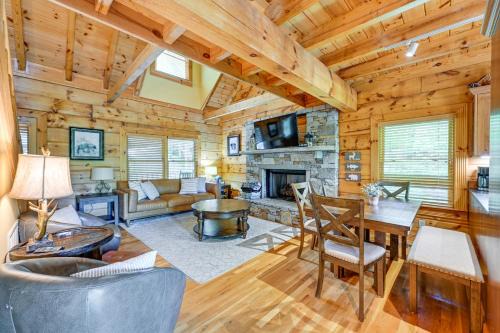 The Mountain Club House | Cozy Retreat with Deck and Sapphire Resort Access!