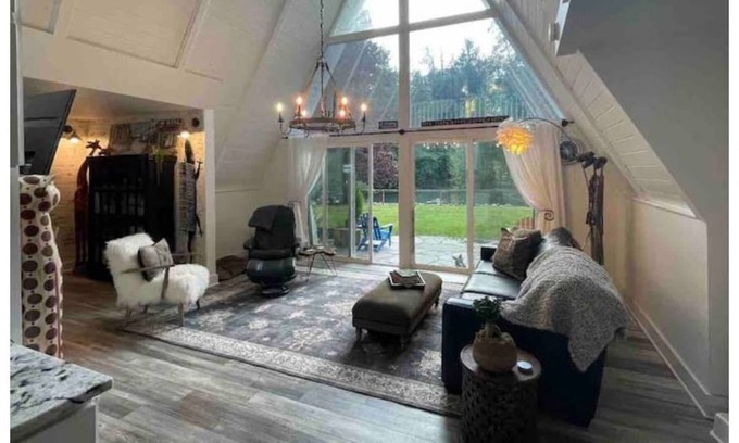 North Sultan House | Cozy Riverfront A frame retreat