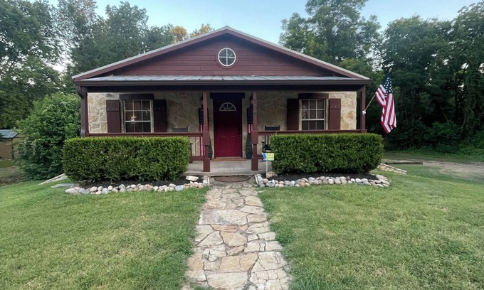 Glen Rose House | Cozy Riverside Getaway on the Paluxy River