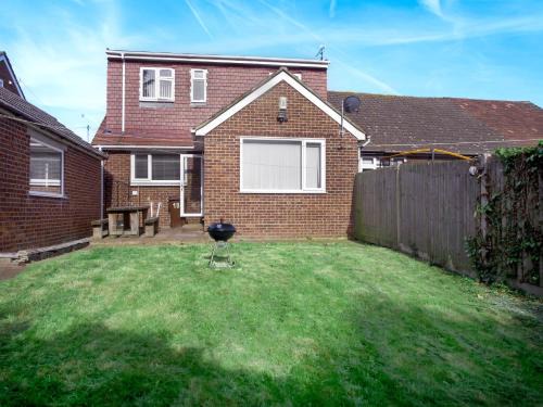 Snodland House | Cozy Riverside Retreat in Snodland