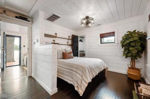 Leesburg House | Cozy & Scenic Lakeside Retreat