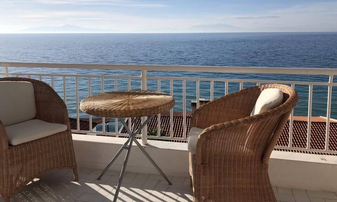 Siviri Apartment | Cozy Seaview Apartment