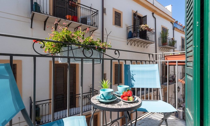 Centro Storico Apartment | COZY SICILIAN STYLE APARTMENT in town centern-BRIARIA-