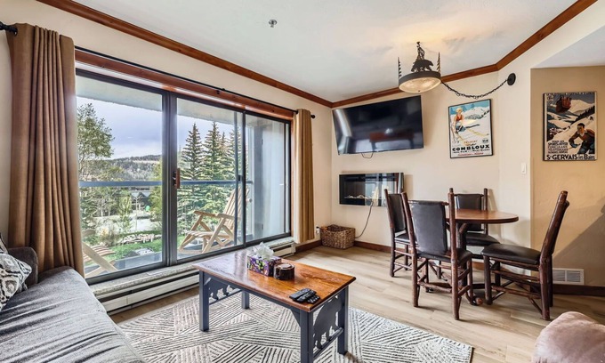 Peak 9 Apartment | Cozy Ski-In/Out Studio In Building 4 | Kitchen | Dog Friendly